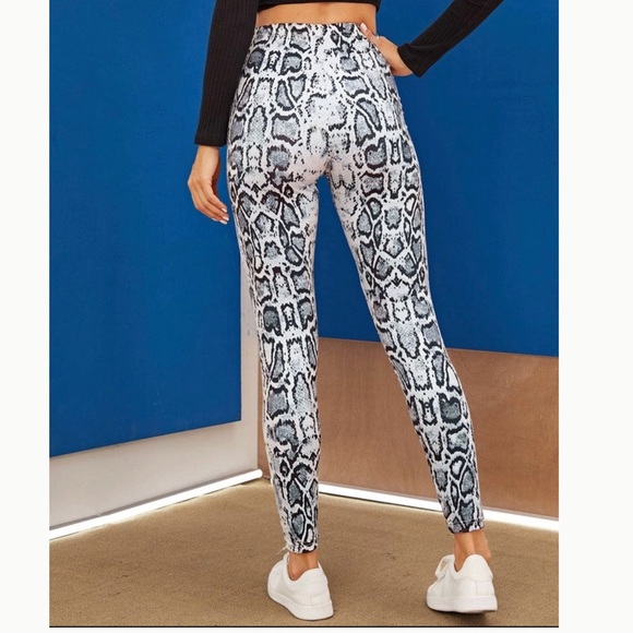 Prince Street Woman’s Snakeskin Print Leggings - Picture 3 of 5